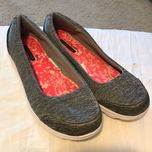 WOMEN'S COMFORT & MEMORY FOAM FLATS
